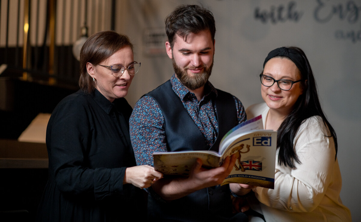 pracownicy Edu Bears pracują nad metodyką w szkole językowej