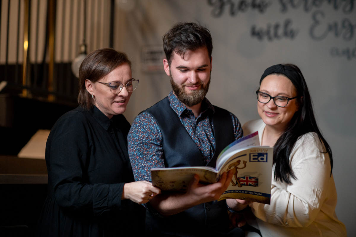 pracownicy Edu Bears pracują nad metodyką w szkole językowej